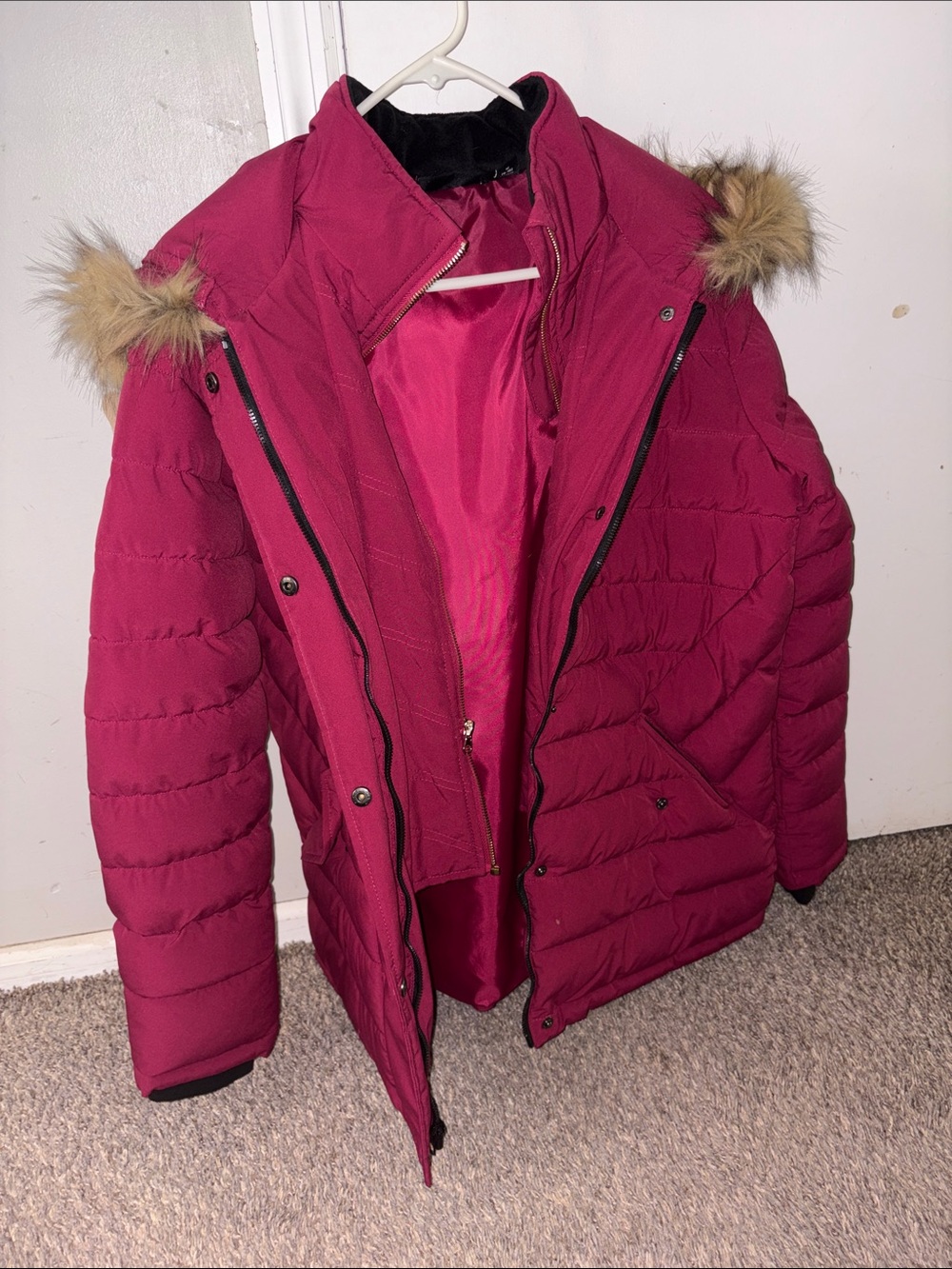 Swiss Tech Women's Magenta Puffer Jacket with Faux Fur Trim